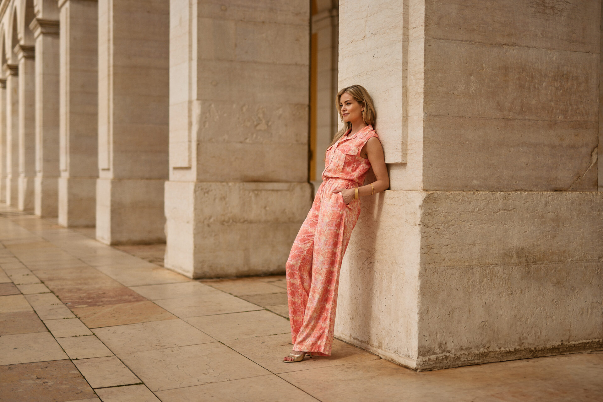 URBAN CLASSICS WINKEL 2 URBAN CLASSICS WINKEL -URBAN CLASSICS WINKEL Freebird Yune Jumpsuit Coral flower 4