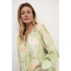 Vrouwenblouse Cream Cassia -URBAN CLASSICS WINKEL cream 10613119 106781 5