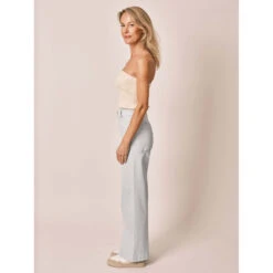 Damesjeans Met Hoge Taille En Uitlopende Stretchkatoenen Babyblauwe Jeans F.A.M. Paris Fauve -URBAN CLASSICS WINKEL f a m paris fl 98 w baby blue 2