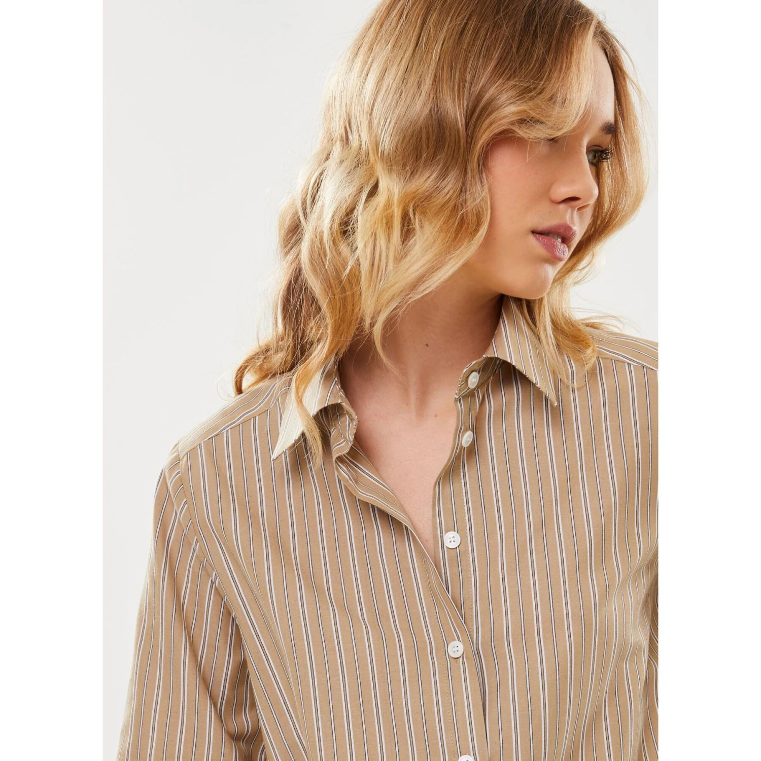 LA PETITE ETOILE Vrouwenblouse La Petite Étoile Omine 3 LA PETITE ETOILE Vrouwenblouse La Petite Étoile Omine - Afbeelding 3