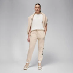 Dames-T-shirt Nike PSG GFX GF Jordan Soccer Graphic -URBAN CLASSICS WINKEL nike fn5174 133 phsym003