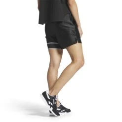 Damesshort Reebok Classics Basketball -URBAN CLASSICS WINKEL reebok hz6980 3 apparel on model back view white