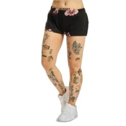 Damesshort Urban Classics Dangerous DNGRS