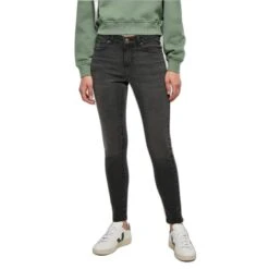 Damesmodel Skinny Jeans Urban Classics GT 15 Damesmodel Skinny Jeans Urban Classics GT -URBAN CLASSICS WINKEL urban classics tb5099 00709 0